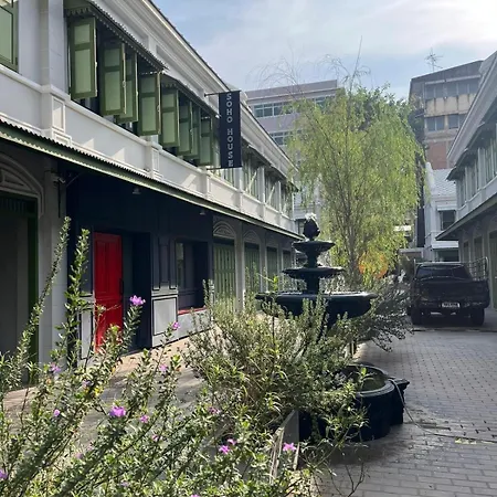 6 Bedroom House In Heart Of Chinatown